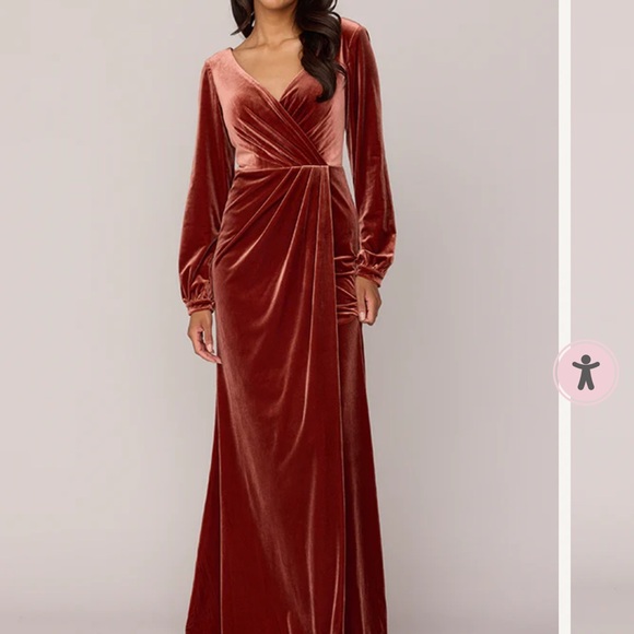 Revelry Dresses & Skirts - Revelry Vera Velvet Dress